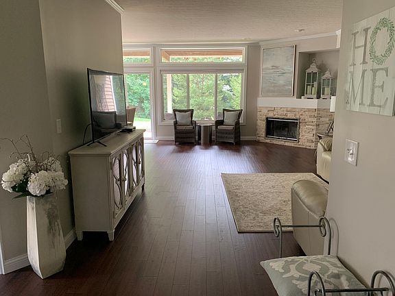 5th image of 4233 Fontenay Dr