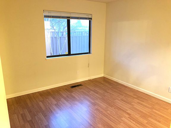 5th image of 18891 Sara Park Cir
