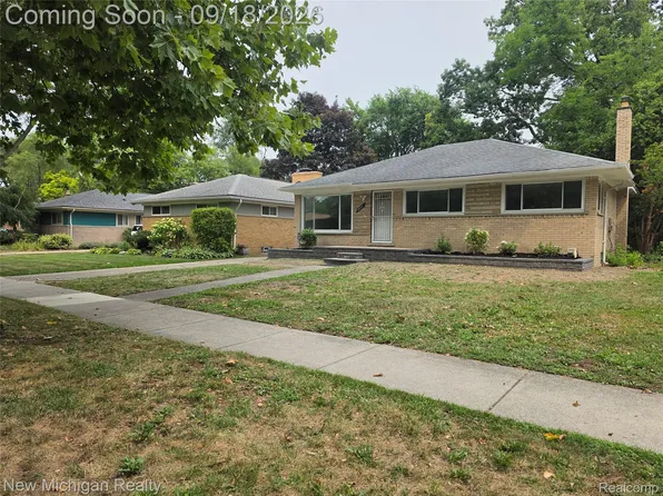 24010 Rensselaer St, Oak Park, MI 48237