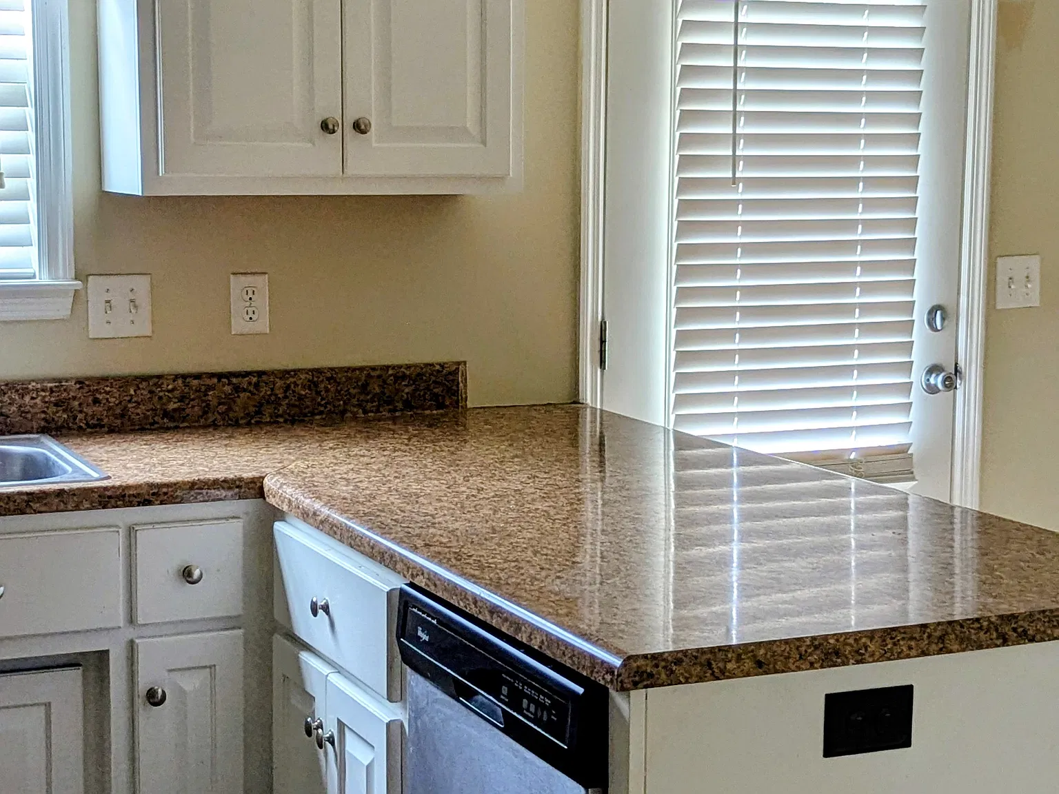 3 bed, 2.5 bath, 1693 sqft, $1,900 — Photo 4