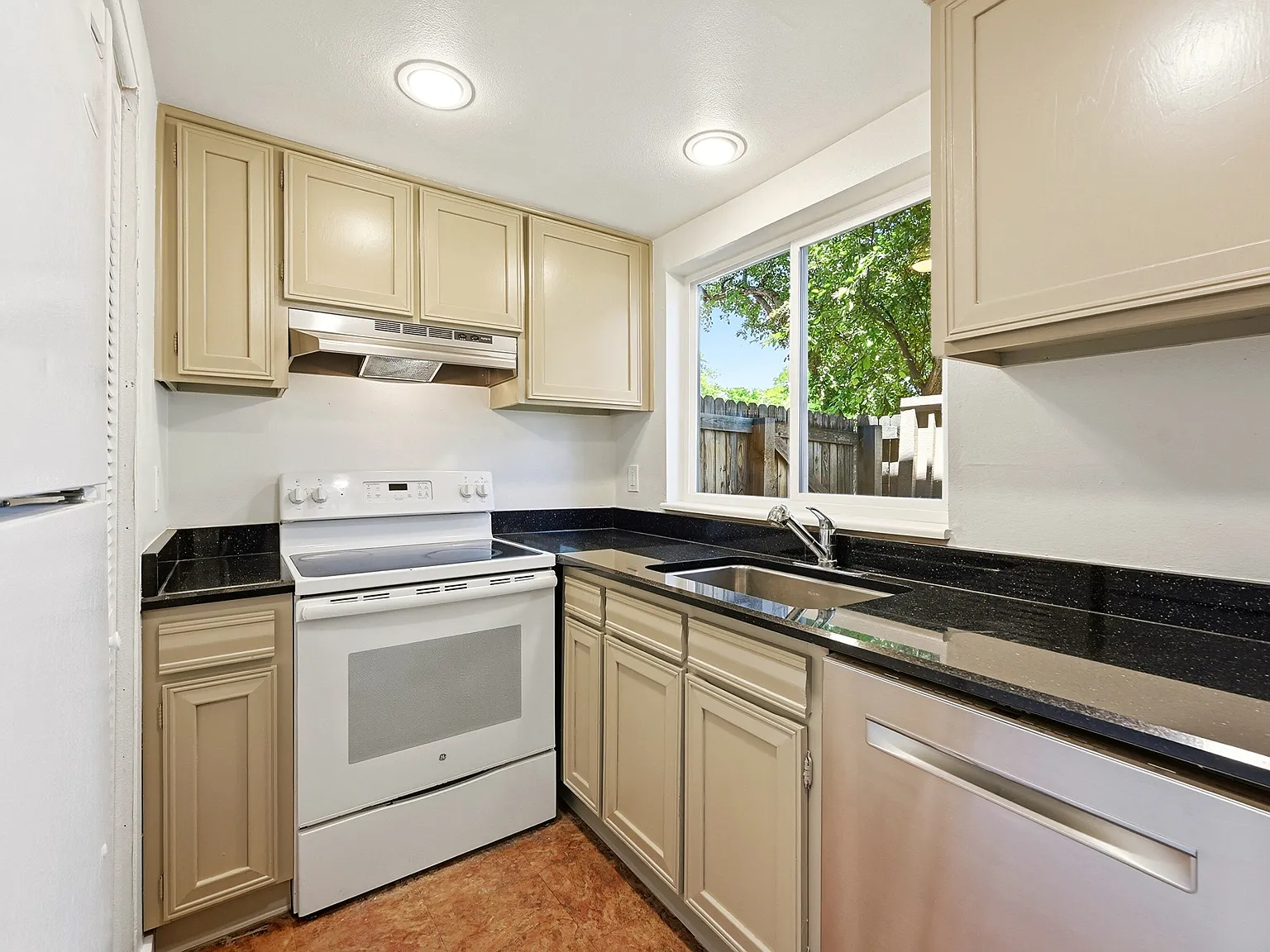 1 bed, 848 sqft, $1,650 — Photo 2