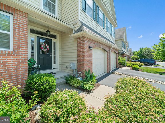 4th image of 258 Deepdale Dr
