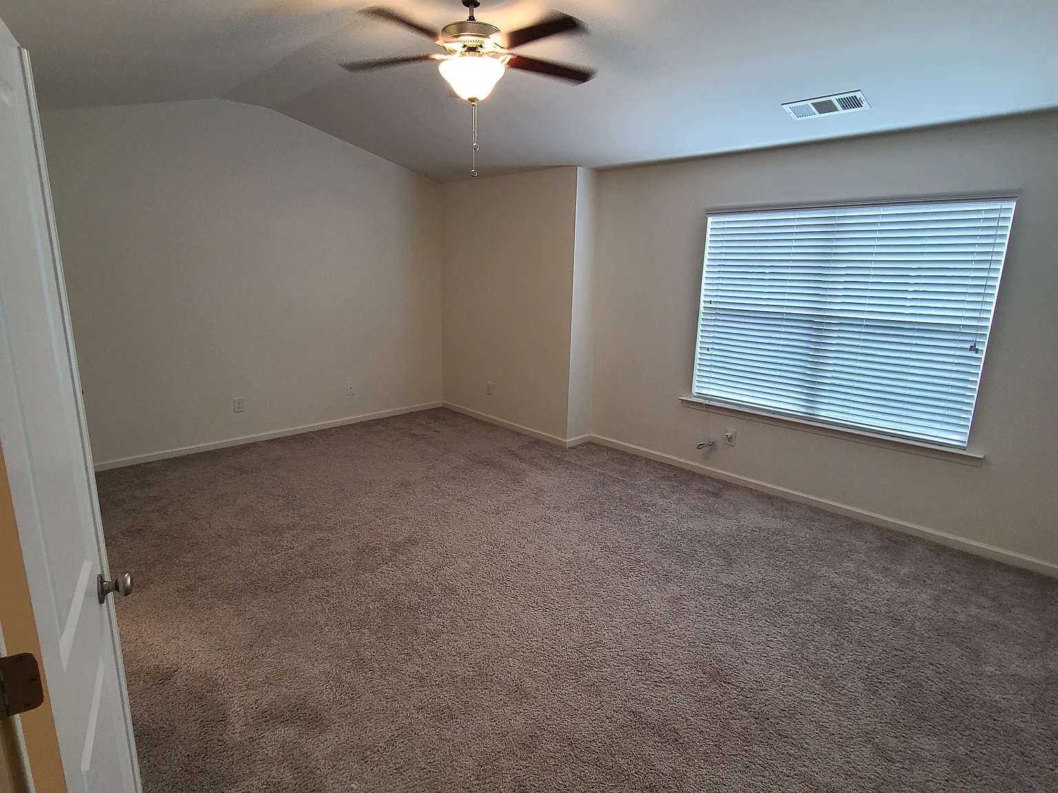 3 bed, 2.5 bath, 1891 sqft, $2,450 — Photo 3