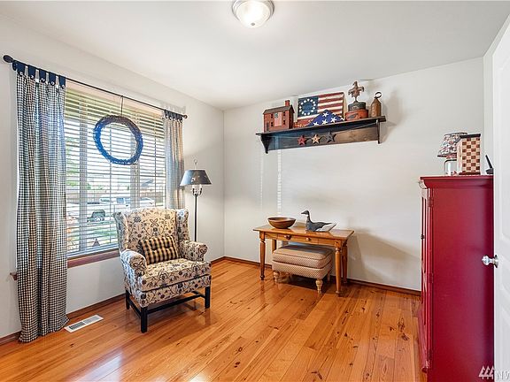 Lovely Den with french doors located just off the foyer, use however you please!