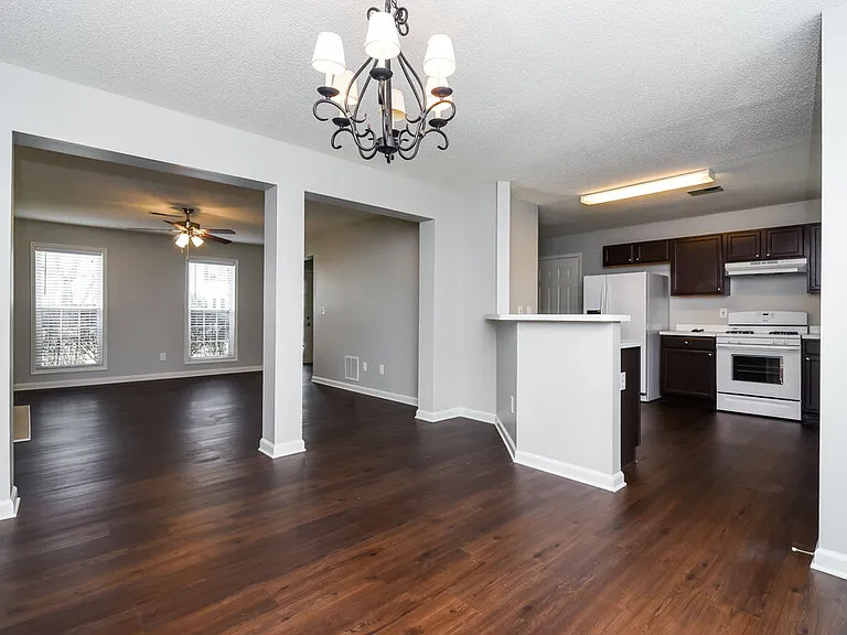 4323 Chesapeake Trce NW — Photo 4