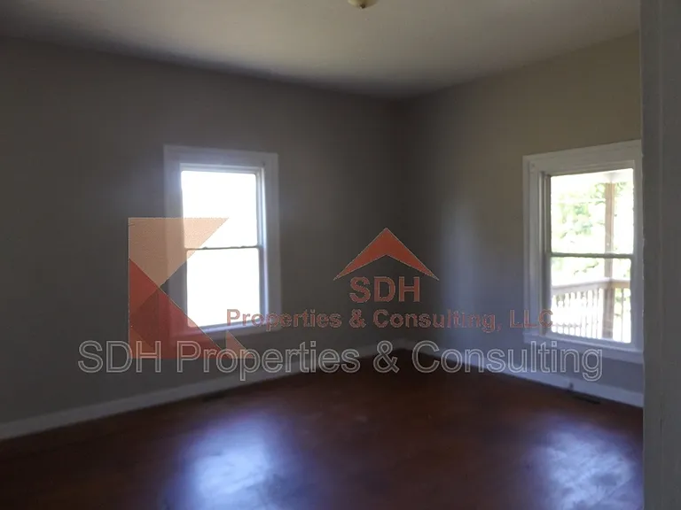 116 Aikman Ave — Photo 8