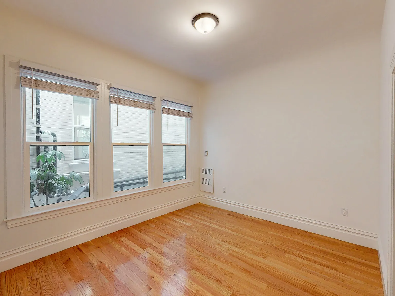 Spacious 2BR | Hardwood Floors | Pet Friendly | Water & Trash Included — Photo 4