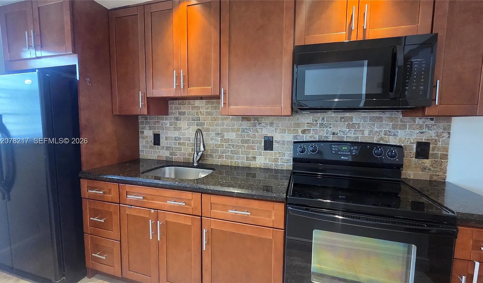 Star Paradise Condo — Photo 1