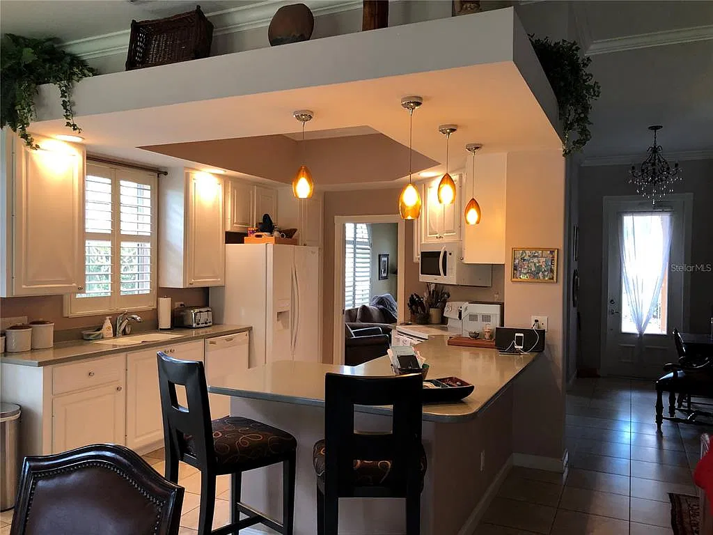 3 bed, 2.0 bath, 2000 sqft, $3,250 — Photo 4