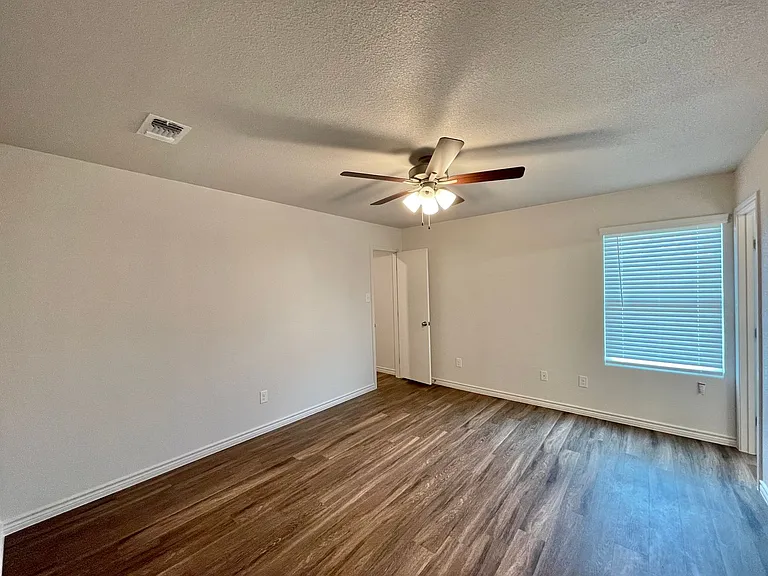1806 Clovis Dr — Photo 19