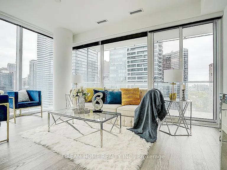 3 Gloucester St #1809 — Photo 19