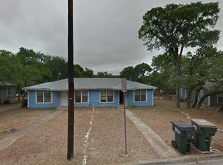 916 E Bluebonnet Dr, San Marcos, TX 78666