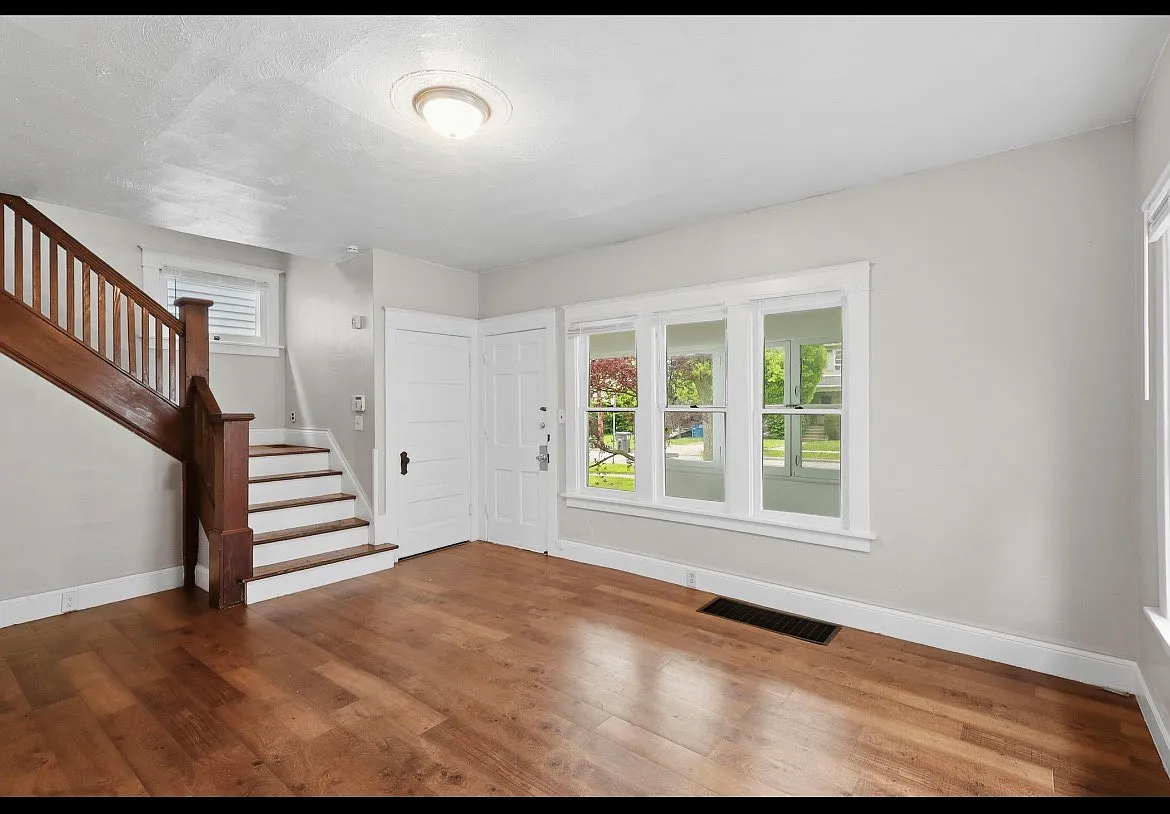 870 Toronto Ave — Photo 4