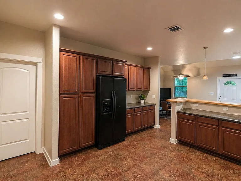 200 W North Loop Blvd #B — Photo 6