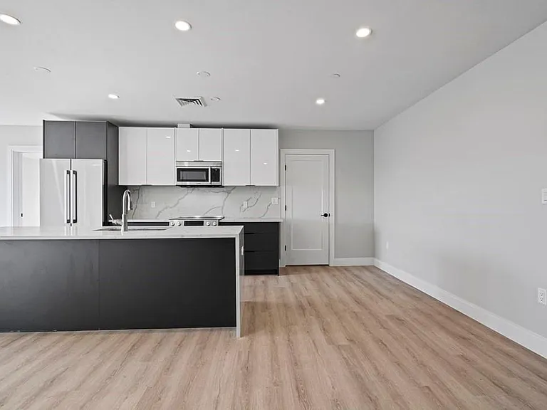 25 2nd St #403 — Photo 9