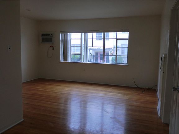 4th image of 2517 S St APT 09