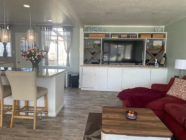 3 bed, 1160 sqft, $3,800 — Photo 4