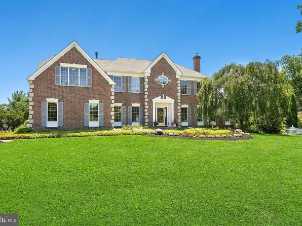 2 Norfolk Ct, Princeton Junction, NJ 08550