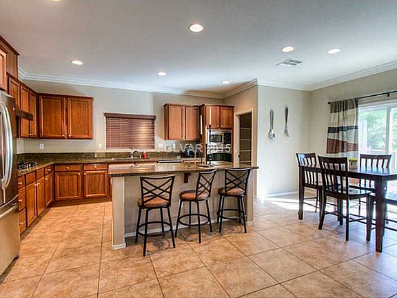 4th image of 828 Fulford Ct