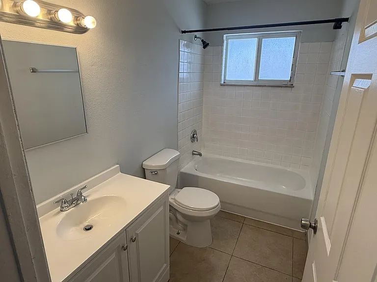 2820 Avenue S #12 — Photo 9