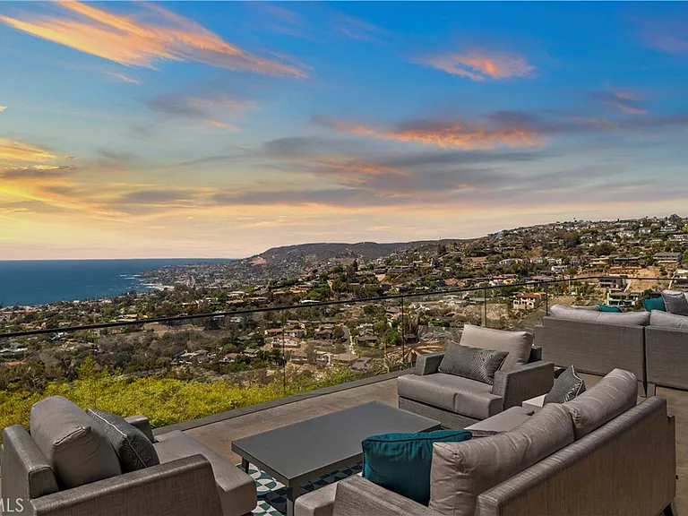 940 Summit Dr — Photo 48