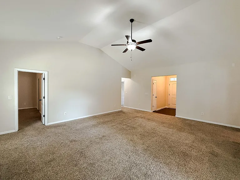 728 Roanoke Dr — Photo 9