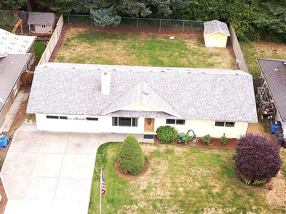 2nd image of 707 NE 152nd Ave