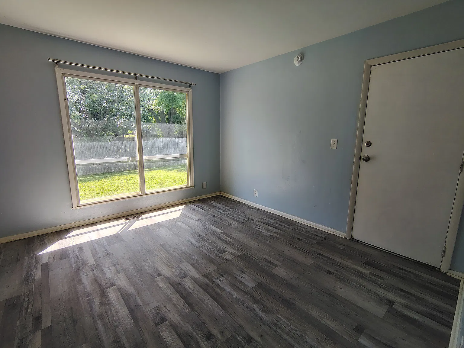 3 bed, 1075 sqft, $1,200 — Photo 4
