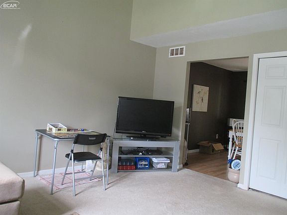 4th image of 1112 Eastoak Dr