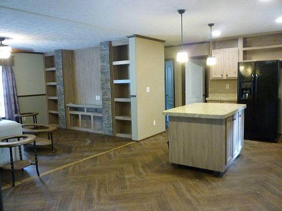 4th image of 86 Oak Moore Dr