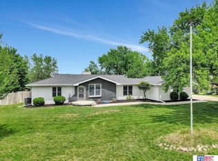 631 Overlook Ln, Beatrice, NE 68310