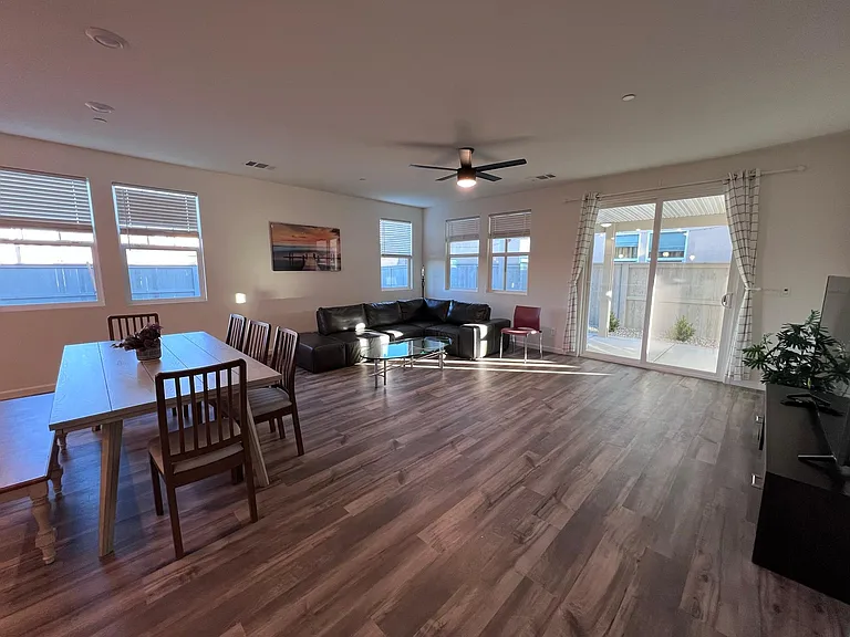 1400 Van Zee Dr — Photo 10