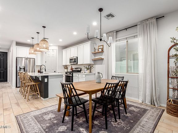 3rd image of 26026 N THORNHILL Drive