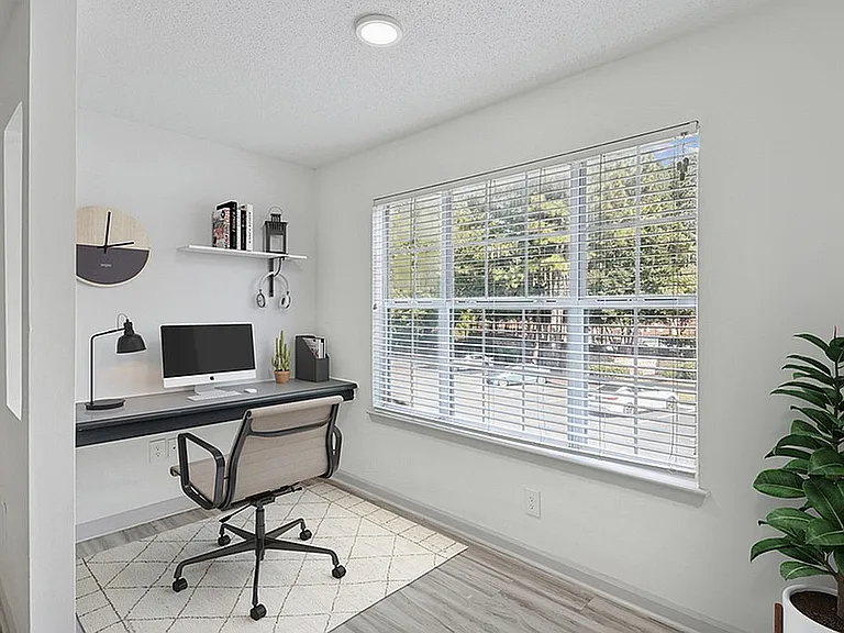 1x1 960 sqft - Unit 109 - A2P - Sun Room