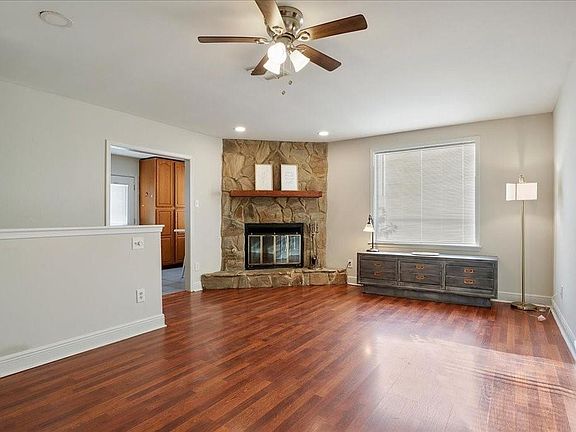 3rd image of 289 E Shannon Ln