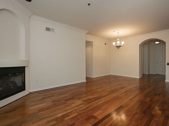 4th image of 108 S Clark Dr APT 402
