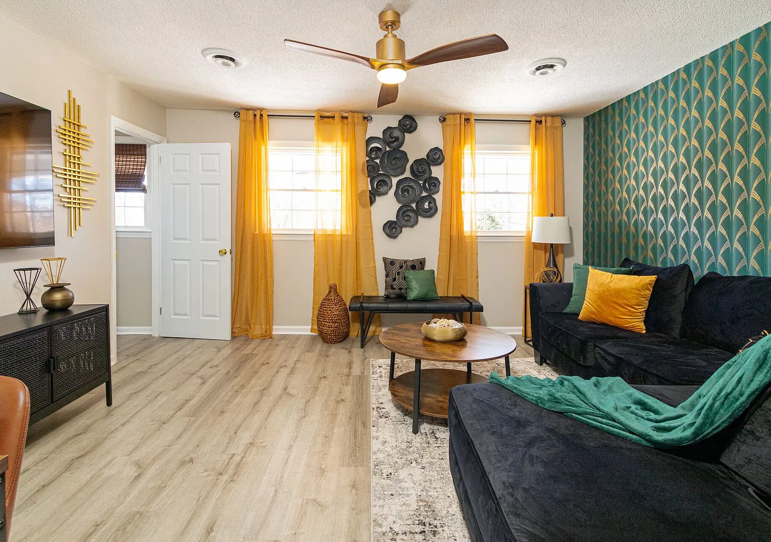 308 Denny Cir — Photo 1