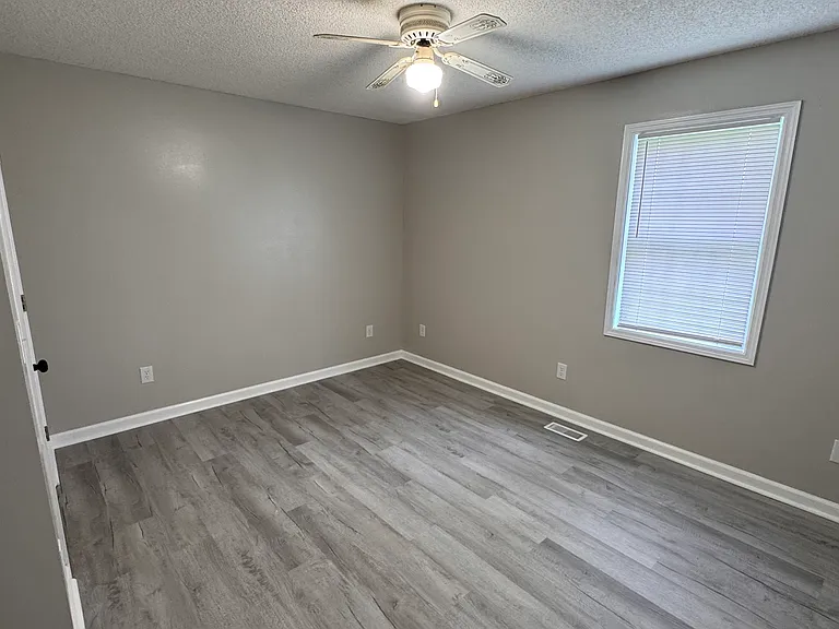 105 Darnell Dr — Photo 9
