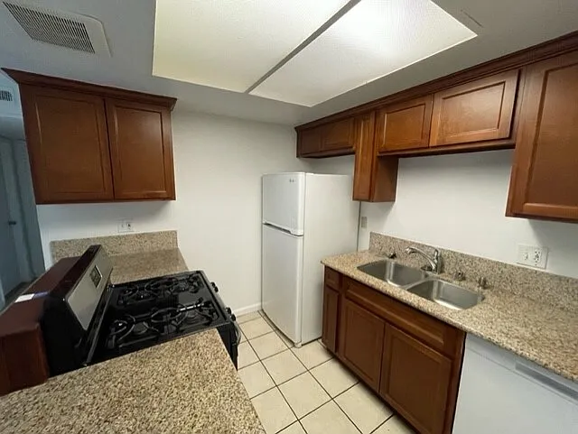2 bed, 1.0 bath, 917 sqft, $1,750 — Photo 3