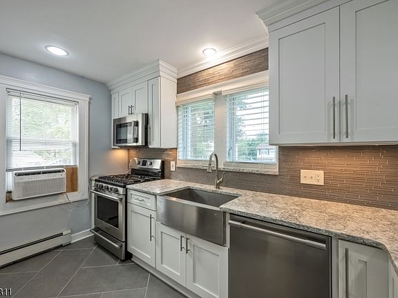 5th image of 122 Garside Avenue