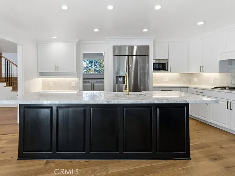 515 Kings Pl — Photo 6