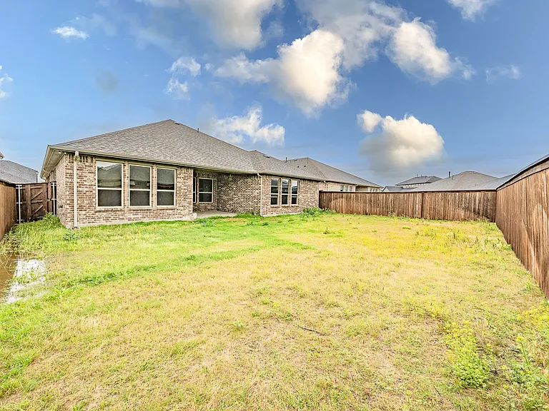 727 Mahogany Ln — Photo 10