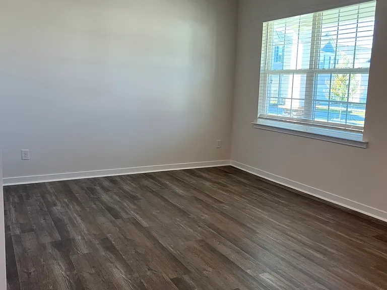 422 Janie Cir — Photo 3