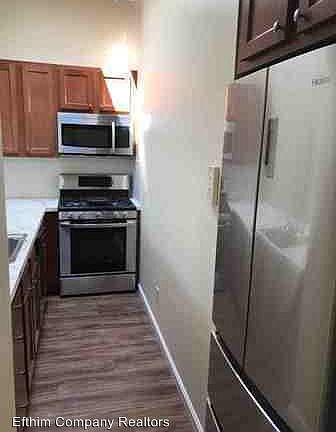 5th image of 2317 Hickory St #17B