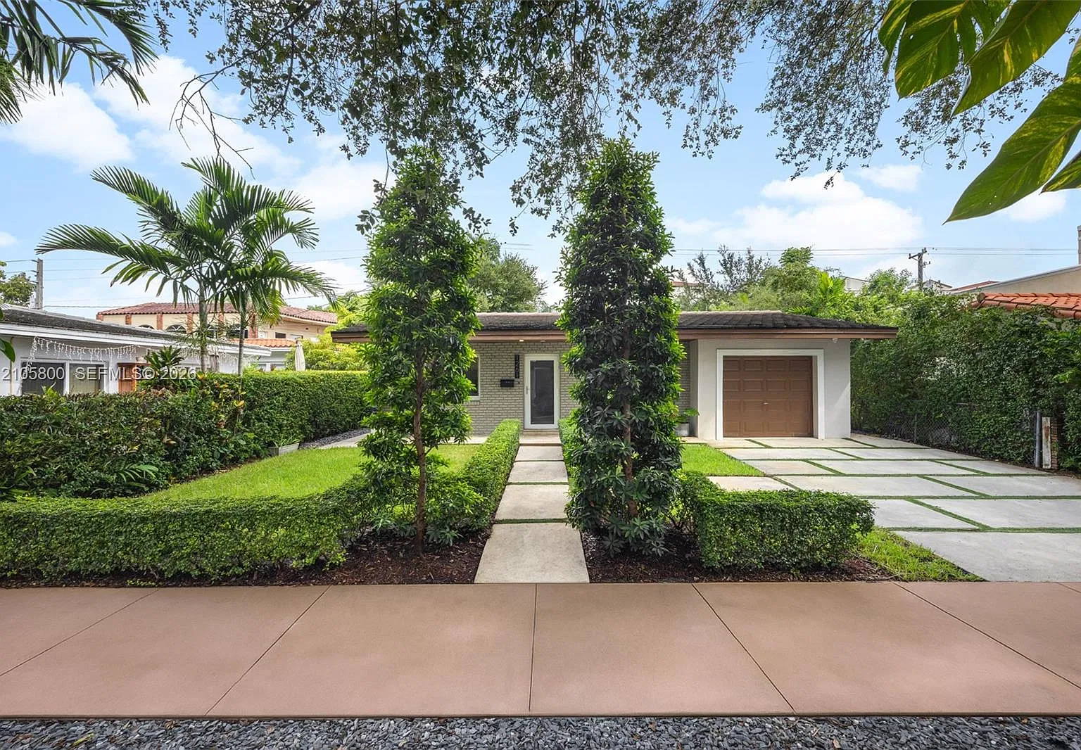 Coral Gables Granada Sec — Photo 2