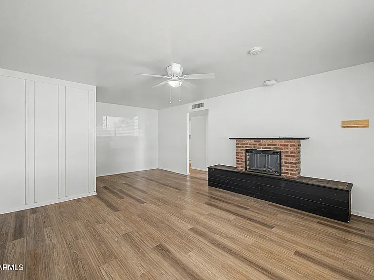 317 N Elm St — Photo 8
