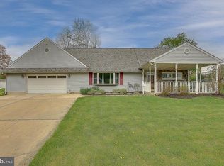 11 Underwood Rd, Levittown, PA 19056