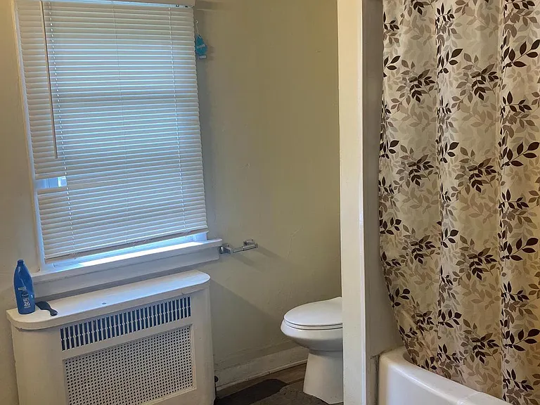 104 Market Pl #B — Photo 7