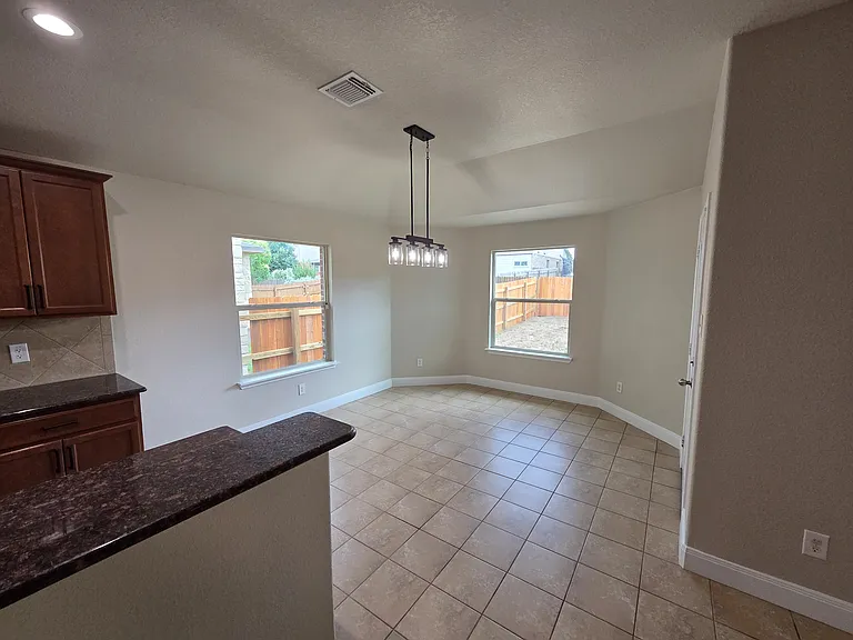 5202 Dauphin Dr — Photo 10