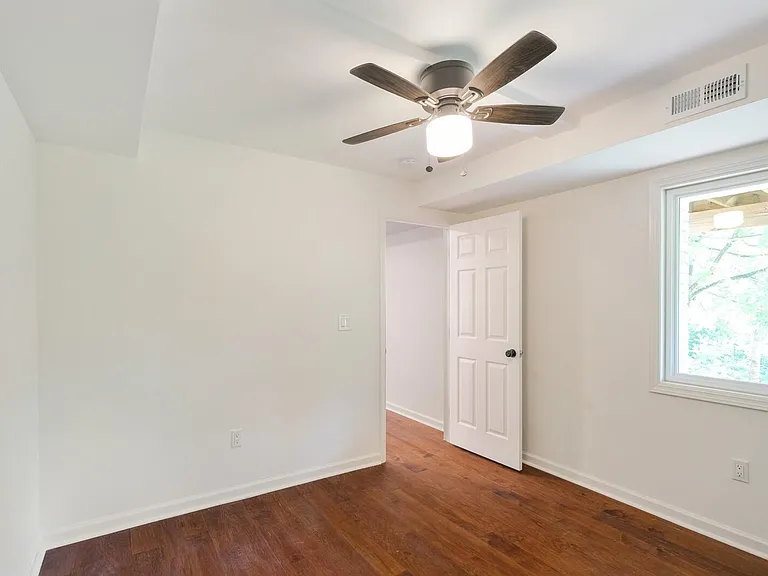 207 Township Dr #BOTTOM FLOOR — Photo 13